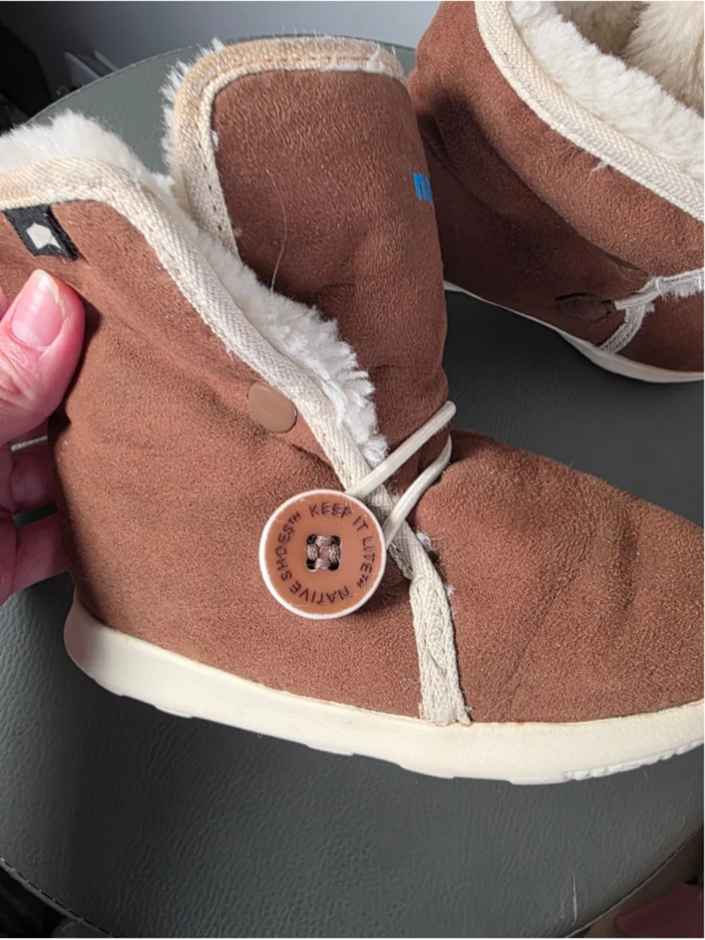 Native Shoes Kids Winter Boots Brown Faux Fur Lined Cozy Slip On Boots Size 8